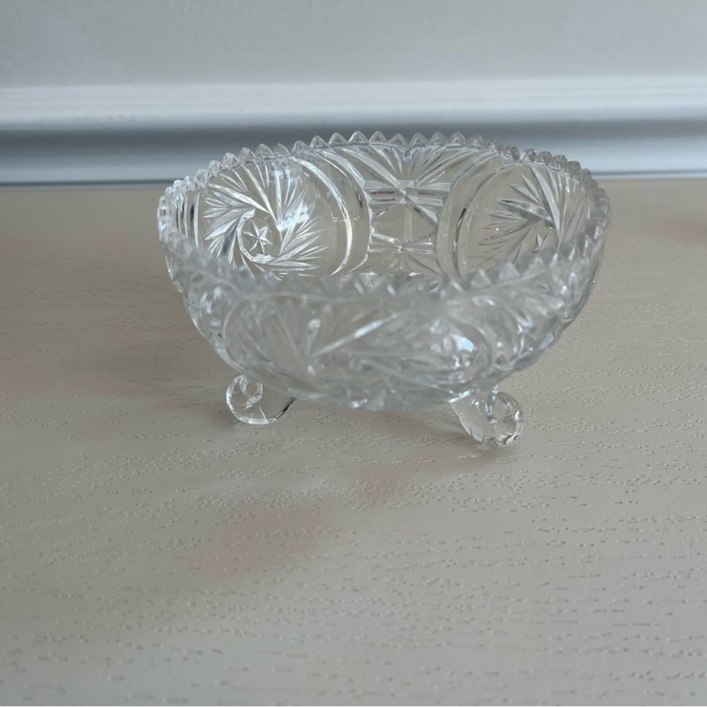Vintage Footed Crystal Bowl – Starburst & Scroll Pattern